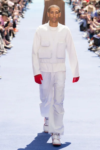 Look 17